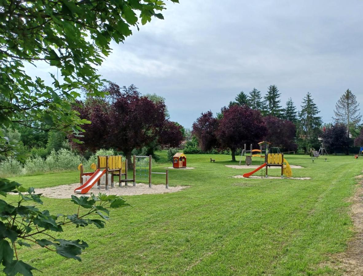 Camping Le Vallage Attigny Экстерьер фото